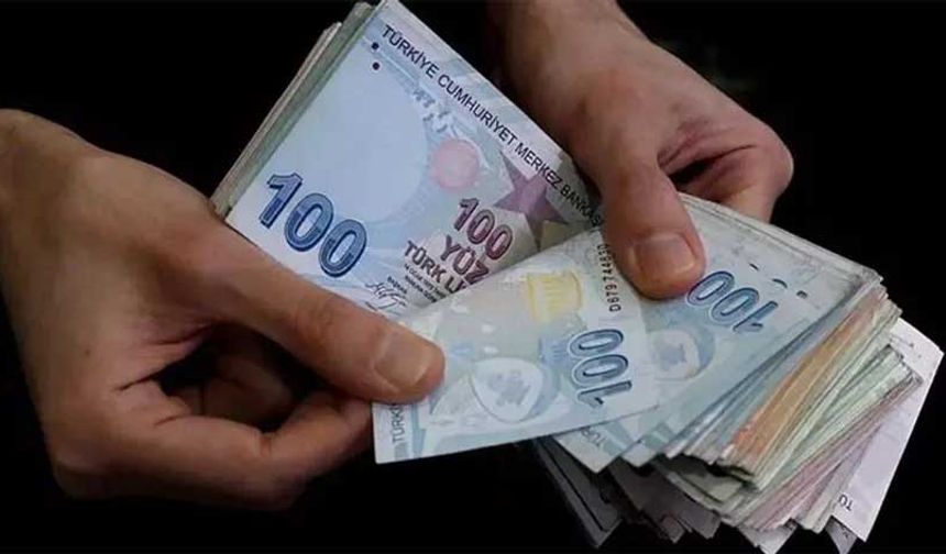 Bankalar farklı tutarlarda sıfır faizli taksitli nakit avans ya da kredi vermeyi sürdürüyor. Bankaların amacı müşteri çekmek olsa da küçük de olsa paraya ihtiyacı olanlar için fırsatlar ortaya çıkmış oluyor.