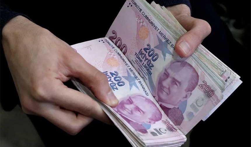 KREDİ BAŞVURULARI NEREDEN YAPILABİLİR?
Küçük ihtiyaçları sıfır faizli ve vadeli olarak ödeme imkanını avantaja çevirmek isteyenler internet üzerinden başvuru yaparak bankada hesap açıp ya da kredi kartı talep edip kredi veya nakit avans kullanabiliyor.