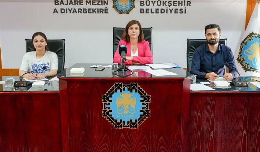 Diyarbakır Büyükşehir Belediyesi'nde tüm harcama işlemleri durduruldu