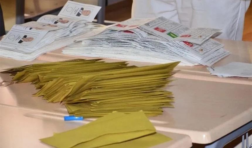 Yerleşim yeri nüfusuna göre belediye başkanlarının brüt maaşları TL olarak şöyle:
Nüfusu 2.0001’den fazla: 176.735 TL
Nüfusu 1.000.001-2.000.000 arasında: 144.300 TL
Nüfusu 500.001-1.000.000 arasında: 119.670 TL
Nüfusu 250.001-500.000 arasında: 104.453 TL