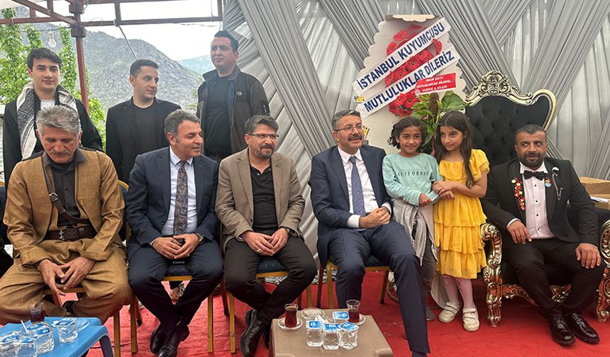 Sümbül Mahallesi’nde yapılan ve sağdıçlığını Abdülhalık Özkan’nın yaptığı düğün 2 gün 2 gece sürdü.