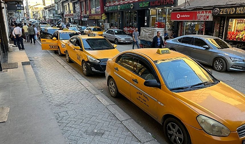 Yüksekova’da taksi ücretlerine zam yapıldı