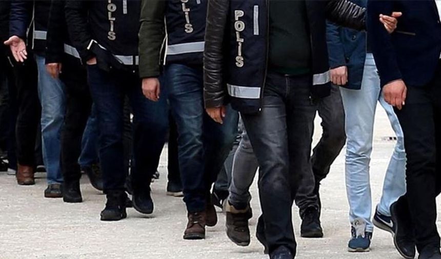 Hakkari merkezli 5 ilde göçmen kaçakçılığı operasyonunda 10 kişi tutuklandı