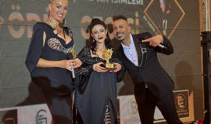 Törende Solin Sera Güder tarafından yöresel kıyafetler yapılan defile ilgi görürken güzellik sektöründe en iyi çıkış yapan isimlere ödülleri takdim edildi.