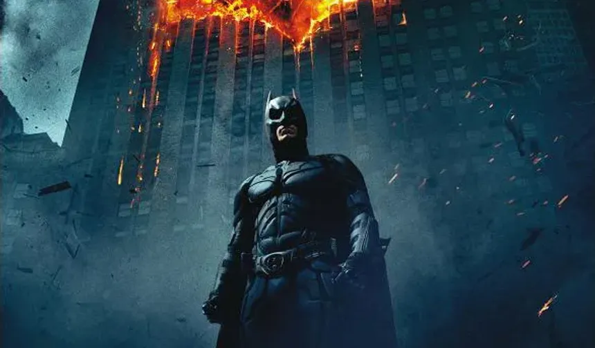 1. Kara Şövalye (2008)
9.0
Kara Şövalye, halk için büyük bir tehdit oluşturan Joker'in ortaya çıkması ile kaosa dönen Gotham Sokakları'nın yeniden kurtarıcılığını üstlenen Batman'in hikayesini konu ediyor.