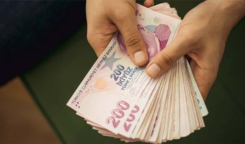 Her ne kadar mevcut manşet enflasyon oranı 75,5 olsa da, ki 75,5 de çok yüksek bir rakam, vatandaşın hissetmiş olduğu enflasyonun üç haneli olduğunu görüyoruz. Bu kadar yüksek bir enflasyon ortamında asgari ücrete bir düzenleme yapılmamasını doğru bulmuyorum” dedi.