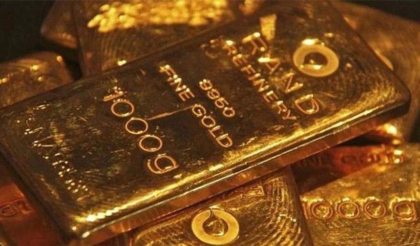 Bu hafta Kapalıçarşı'da işlem gören 24 ayar gram altının satış fiyatı yüzde 0,24 azalışla 2 bin 452 liraya, Cumhuriyet altınının satış fiyatı da yüzde 0,67 gerileyerek 16 bin 200 liraya indi. Geçen hafta sonu 4 bin 90 lira olan çeyrek altının satış fiyatı, 4 bin 66 liraya geriledi.