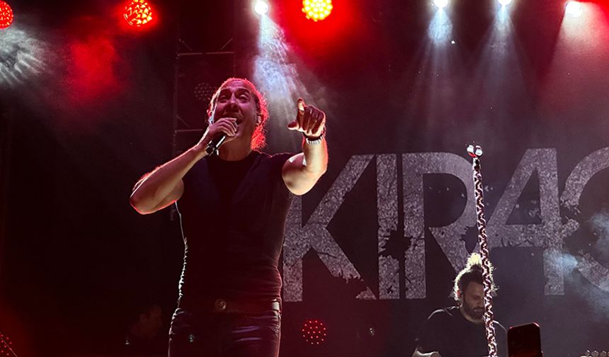 5'inci Çukurca Foto Safari ve Doğa Sporları Festivali’nin 4’üncü Gününde düzenlenen Kıraç Konserine il dışından, yurt dışından, Hakkari ve çevre illerden binlerce kişi katıldı.