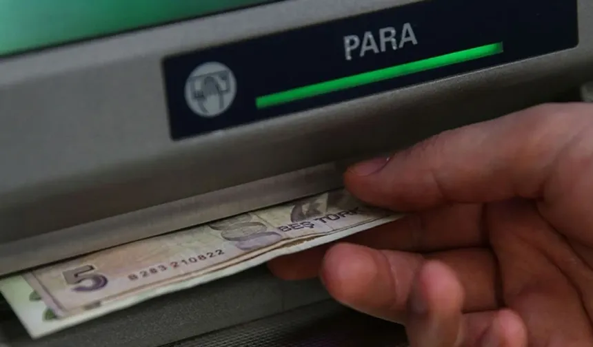 EFT, havale ve FAST gibi geleneksel para transfer yöntemlerine ek olarak, yeni bir işlem menüsü de kullanıcıların hizmetine sunuluyor. Bu menüde, "Hesap Bilgilerini Güncelle" ve "Şifre Değiştir" gibi işlemler yer alıyor. Kullanıcılar, bu işlemleri daha güvenli bir şekilde internet bankacılığı veya mobil bankacılık üzerinden gerçekleştirebiliyor.