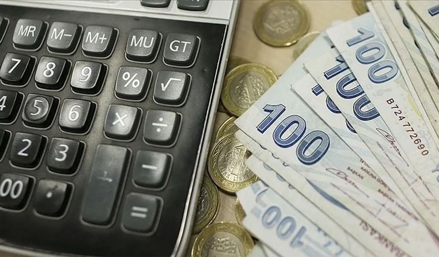Bankalar bu dönemde sıfır faizli kredilerle ailelerin eğitim ve kırtasiye masraflarına destek oluyor.
HangiKredi’nin derlediği verilere göre tüketiciler, bankaların 6 ay vadeli 25 bin liraya sıfır faizli kredi imkânından yararlanabiliyor. İşte o kampanyalar: