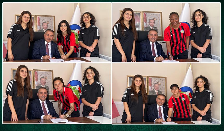 Yüksekova Kadın Futbol Takımında toplu imza töreni