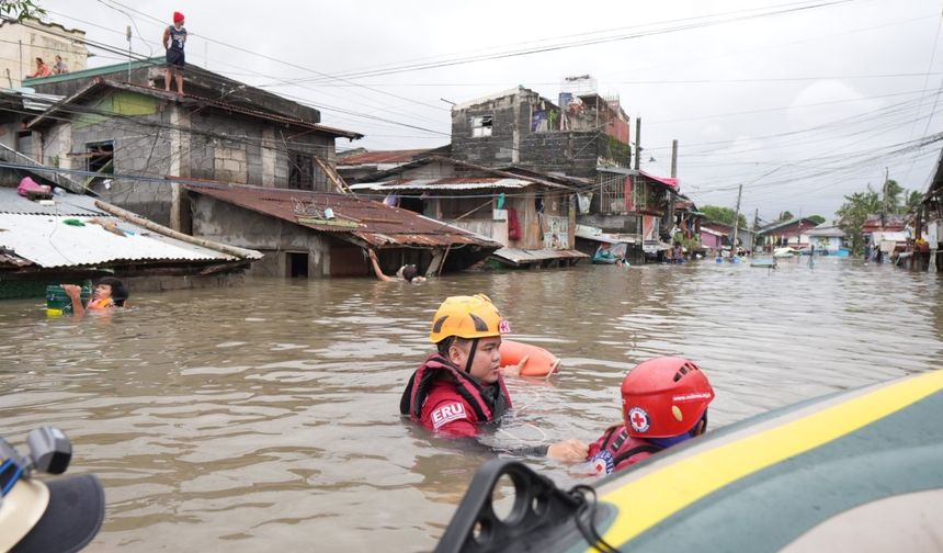 Filipinler'i Man-yi Tayfunu vurdu: 2 kişi yaralandı, 1.2 milyon kişi tahliye edildi