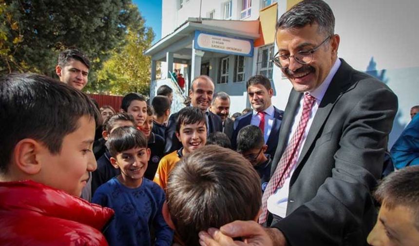 Vali Çelik: “Okuma alışkanlığı bir yaşam şeklidir”