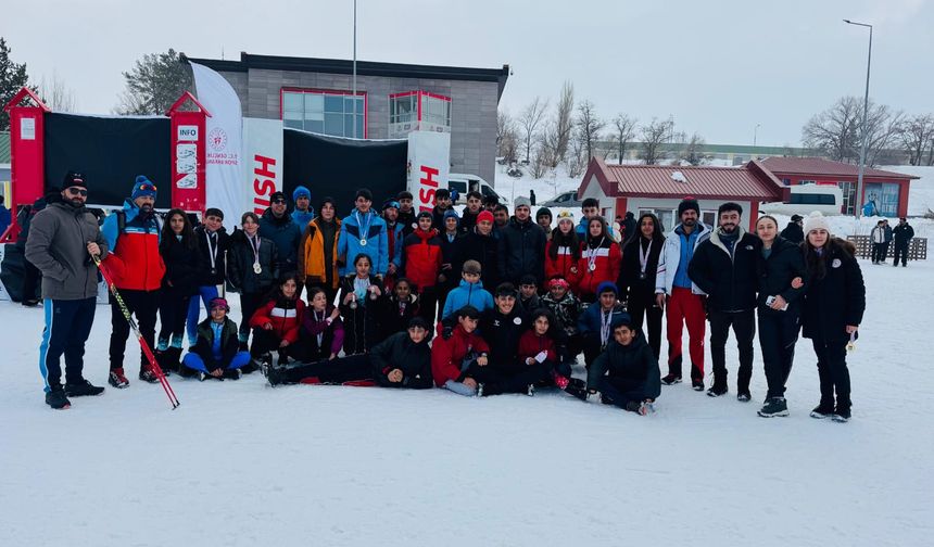 Yüksekovalı sporcular Erzurum'daki yarışmaya damga vurdu