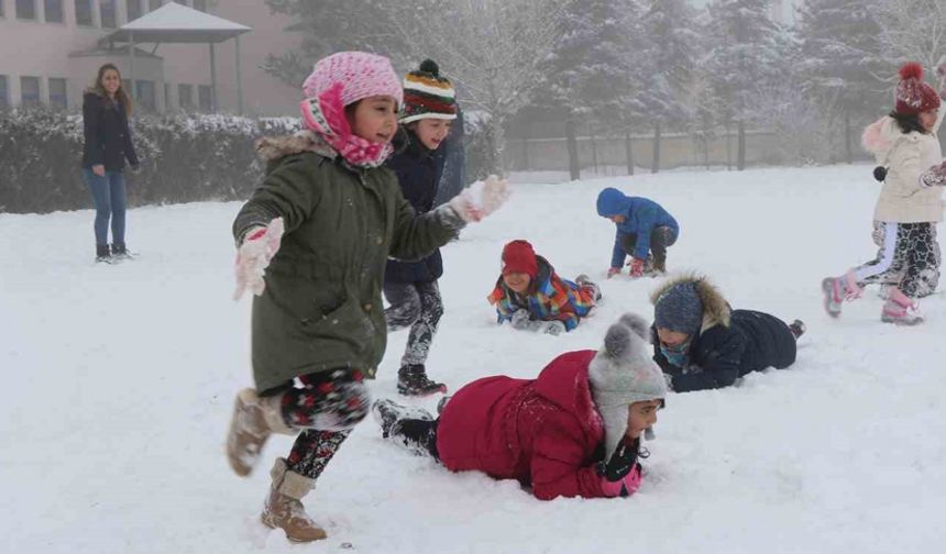 Hakkari’de Taşımalı Eğitime 1 Gün Ara