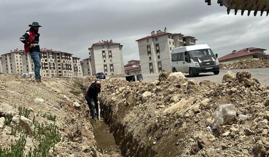 VEDAŞ, Yüksekova Bajergeh TOKİ yolunda ışıklandırma çalışmalarına başladı