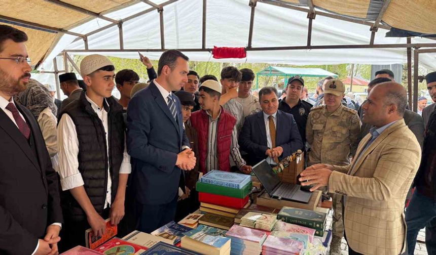 Çaldıran’da "Kitap Fuarı" açıldı