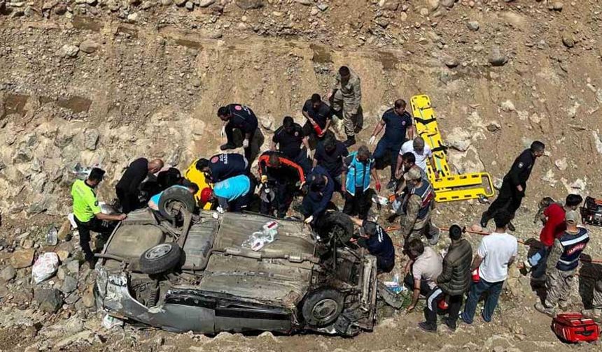 Bingöl’de otomobil dereye uçtu: 7 yaralı