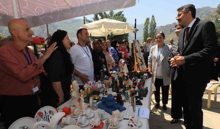 Hakkâri’de yıl sonu sergisi