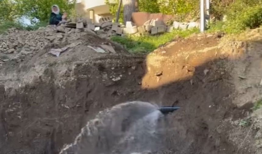 Yüksekova’da Kazı Sırasında Su Borusu Patladı: 7-8 Ev Susuz Kaldı