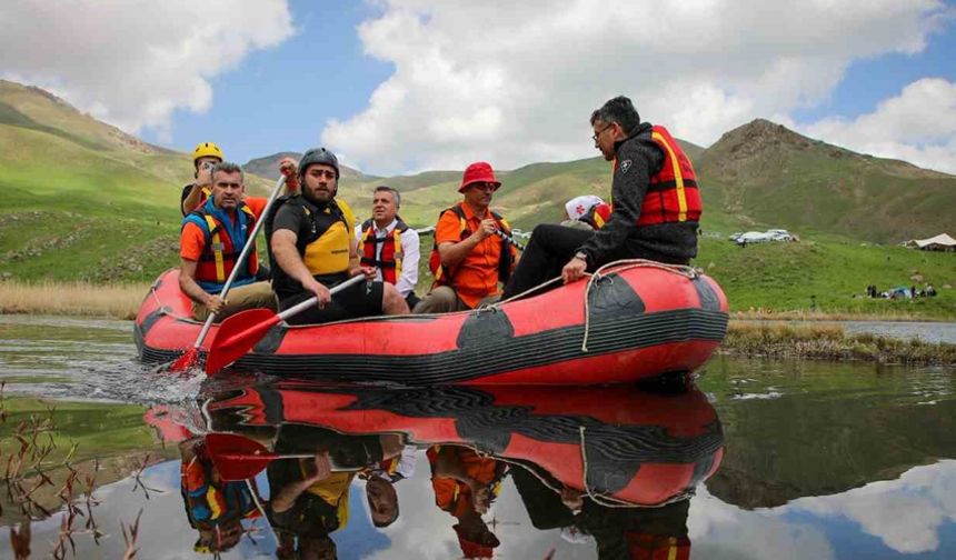 Vali Çelik, 3400 rakımda vatandaşlarla buluştu