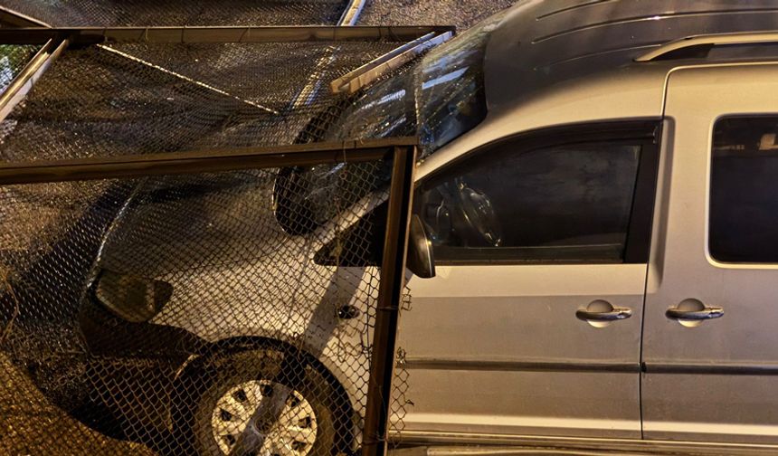 Şemdinli’de Fırtına Maddi Hasara Yol Açtı