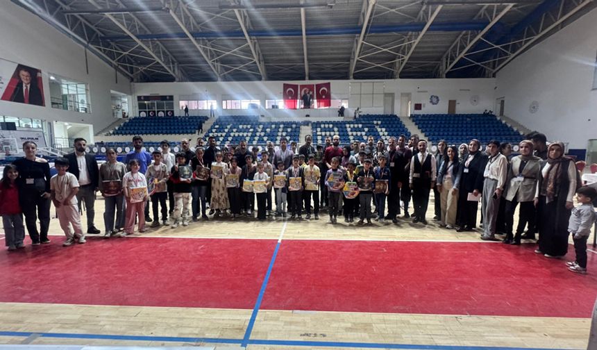 Hakkari’de 7. Akıl ve Zeka Oyunları Turnuvası Düzenlendi