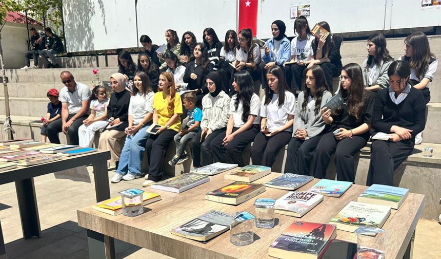 Yüksekova’da Kitap Okuma Etkinliğiyle Farkındalık Oluşturuldu