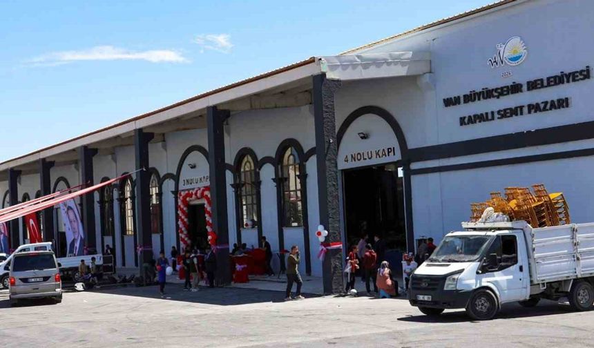 Van'da kapalı semt pazarı hizmete açıldı
