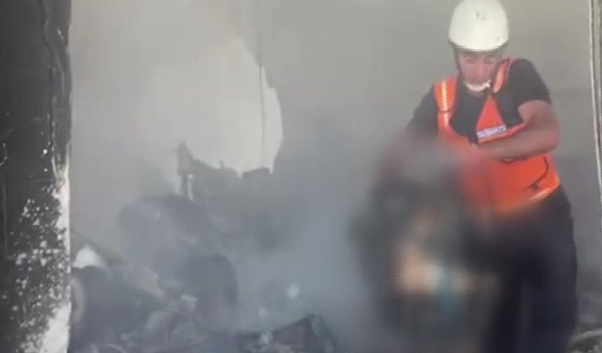 İsrail'in evini vurduğu Filistinli doktorun 10 çocuğundan 9'u hayatını kaybetti