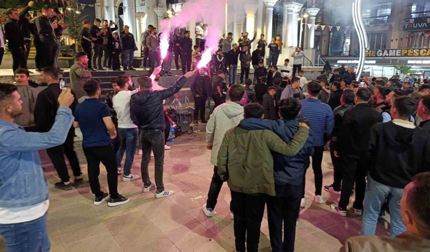 Vanspor FK taraftarının galibiyet coşkusu