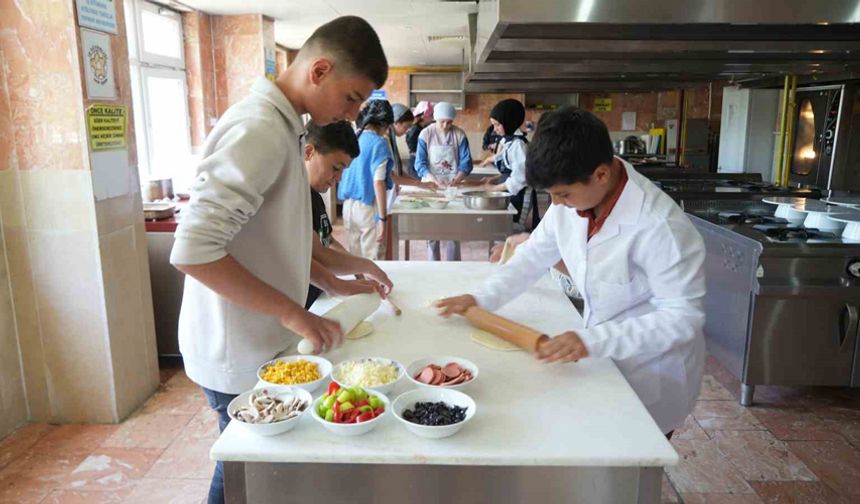 Muş’ta beceri atölyesi açıldı: Öğrenciler mesleklerle tanışıyor