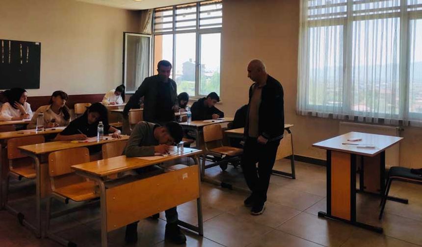 Yüksekova’da Ödüllü Kitap Okuma Yarışması Düzenlendi