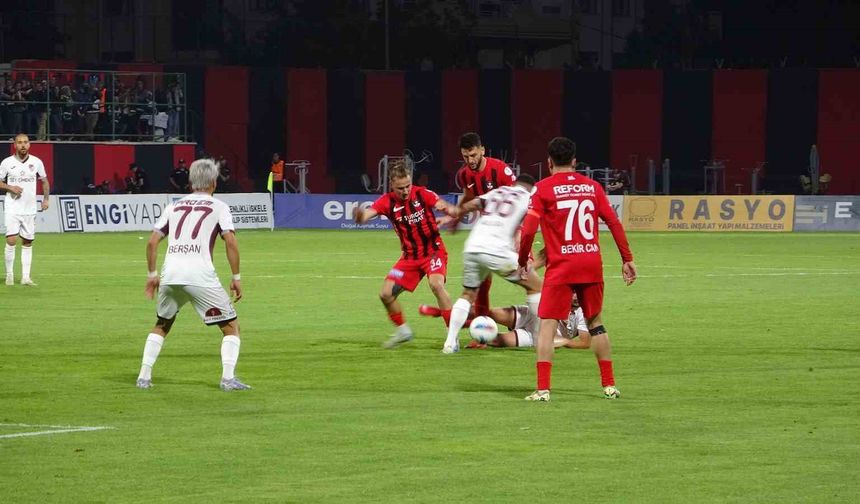 Vanspor Elazığspor'u devirdi: Büyük avantaj yakaladı