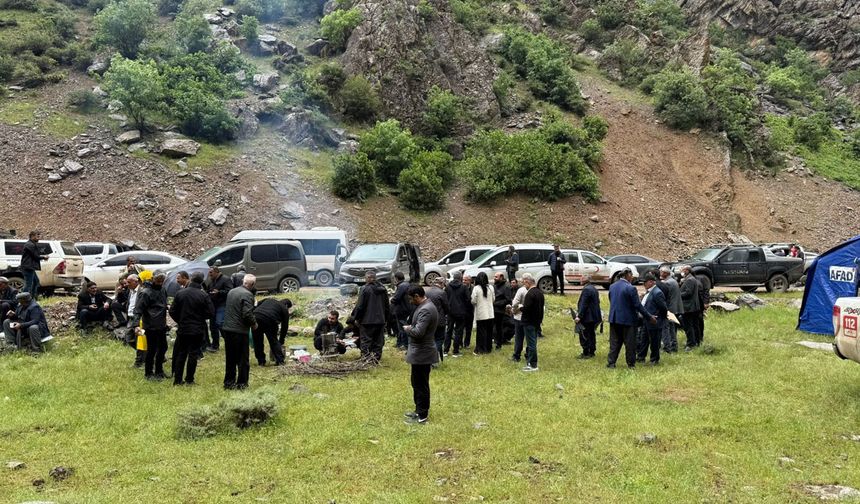 Yüksekova Halkı Kayıp Genç İçin Tek Yürek Oldu
