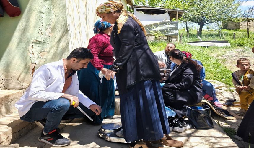 Yüksekova'da Yeşildere ve Beşpınar Köylerinde Sağlık Taraması Yapıldı