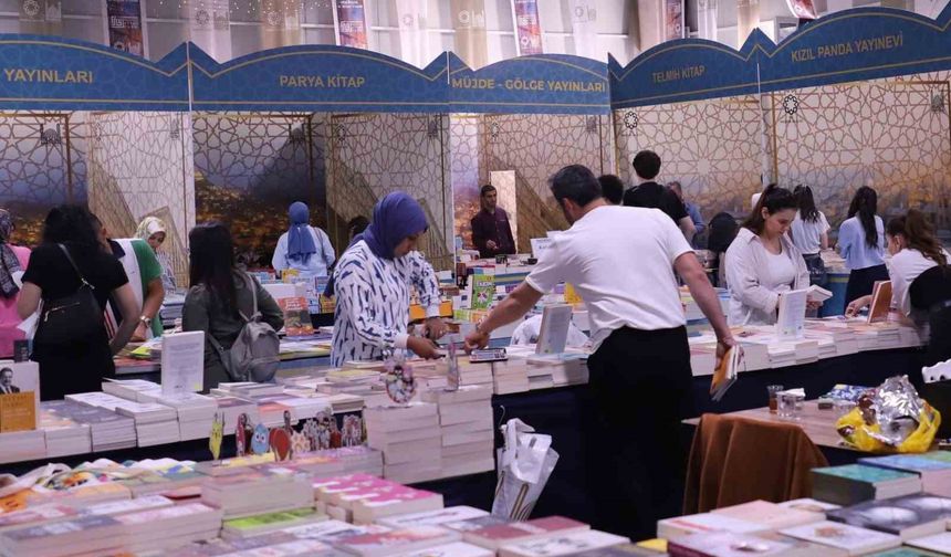 Mardin’de 47 bin çeşit kitap sergilendi