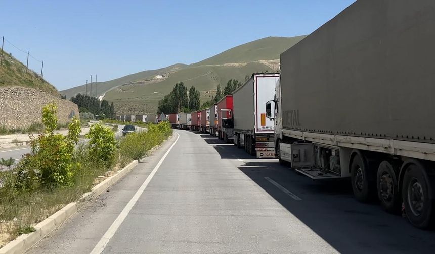 Esendere Gümrük Kapısı’nda 10 Kilometrelik Tır Kuyruğu