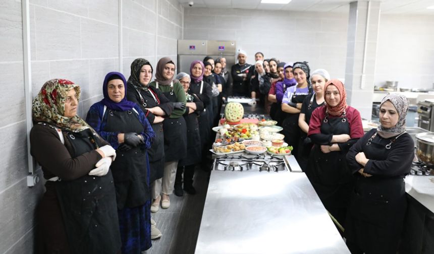 Dünya mutfağı ve yöresel yemekler kadınların elinde tat buluyor