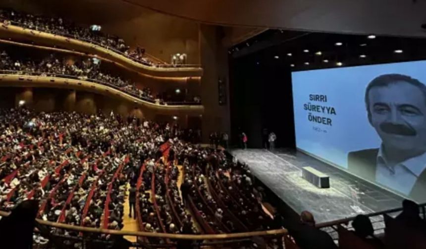 Sırrı Süreyya Önder'e veda! İlk tören AKM'de yapıldı
