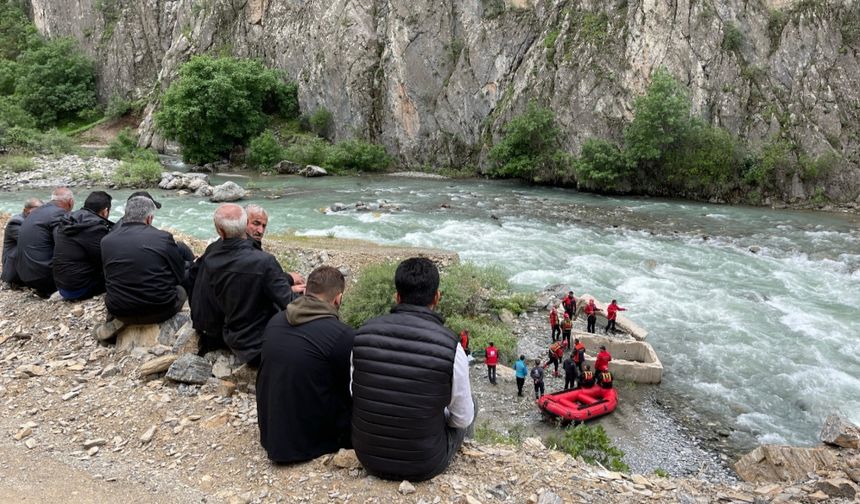 Derede kaybolan genci arama kurtarma çalışmaları 3’üncü gününde