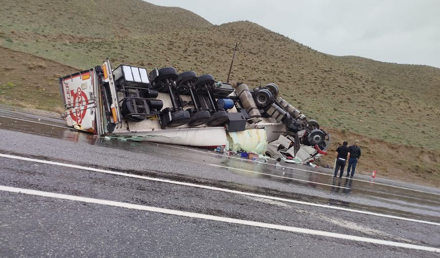 Hakkari-Van Yolunda Trafik Kazaları Bitmiyor