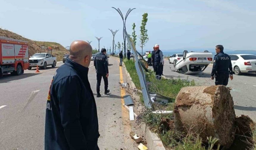Edremit'te otomobil takla attı: 3 Yaralı