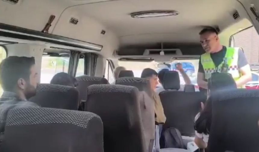 Şemdinli yolunda telefonla konuşan minibüs şoförüne para cezası