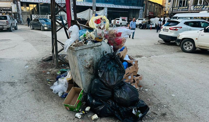 Özgürlük Meydanı'ndaki Çöp Sorunu Tepkilere Yol Açtı