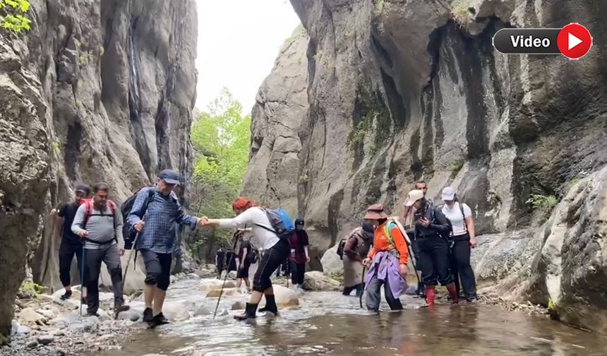 Yüksekova’da dağcılardan yeni keşfedilen Zere kanyonu’na doğa yürüyüşü
