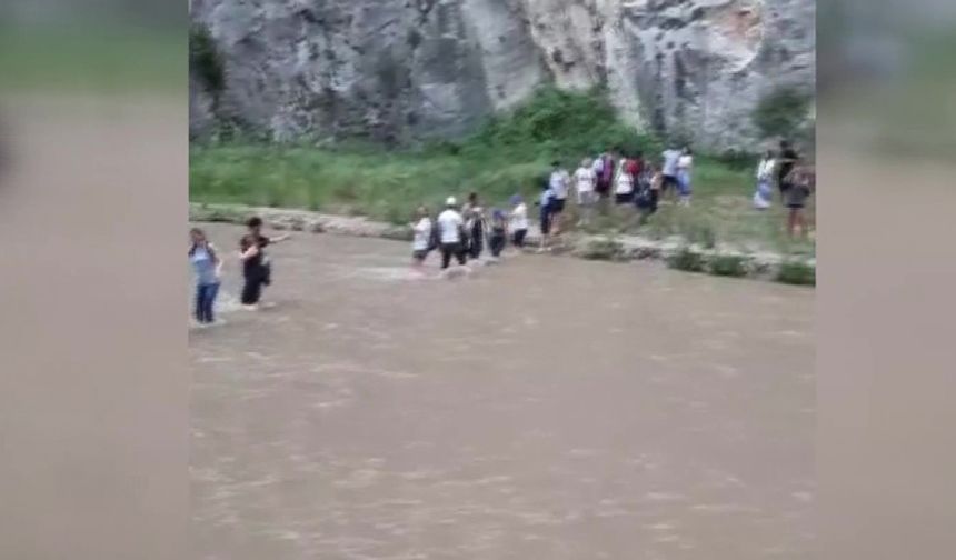 Su seviyesi yükselince kanyonda mahsur kalan 35 vatandaş kurtarıldı