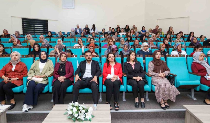 Van’da "Sağlıklı Kadınlar, Sağlıklı Nesiller" semineri düzenlendi