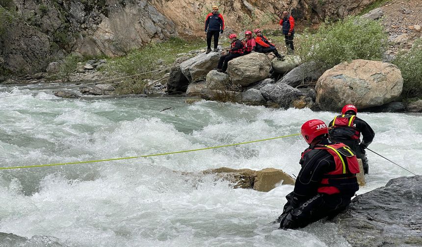 Avaşin Deresi'nde Kaybolan Neçir Kom'u Arama Çalışmaları 8. Günde de Devam Ediyor