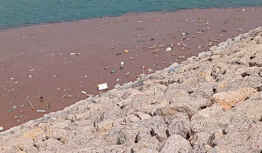 Dilimli Barajı’ndaki Kirlilik Tepki Çekiyor